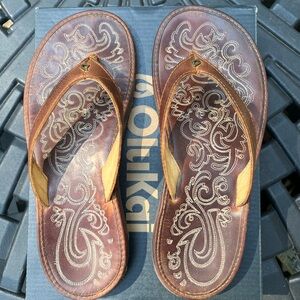 OluKai Brown Sandals with Intricate Design Paniolo Size 8 EUC